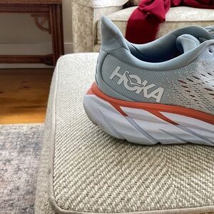 Hoka Clifton 8 women’s sneakers. So. 9.5
